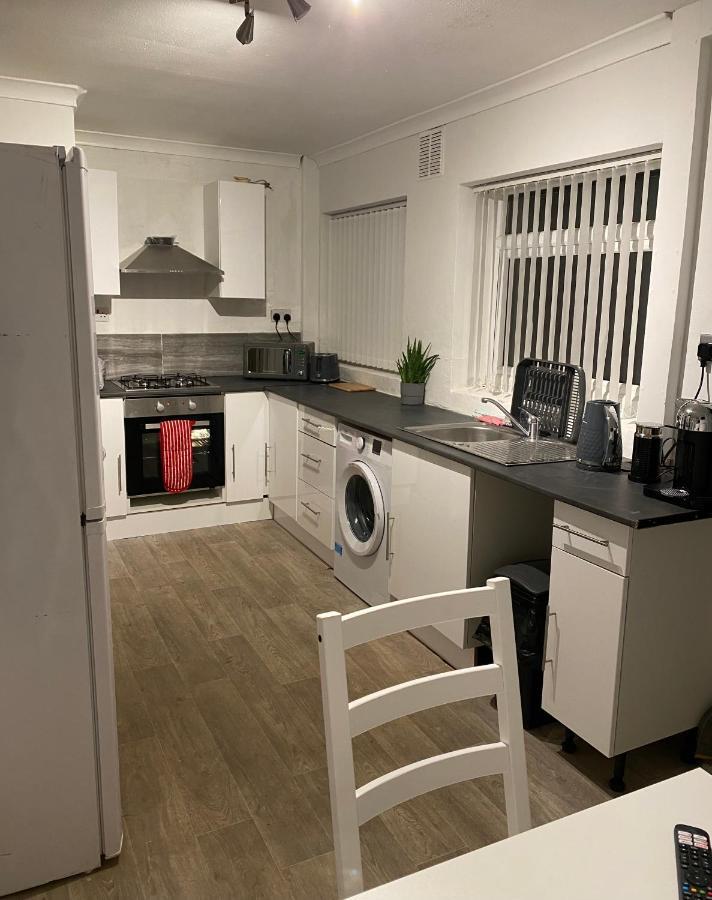 Cosy 3 Bedroom House, Free Parking & Wifi Nottingham Dış mekan fotoğraf